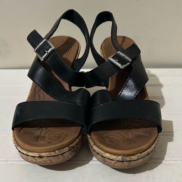 Born Women's Sandals 8‎ Black Leather Wedge Adjustable Strap Casual Beach Party - Picture 1 of 11